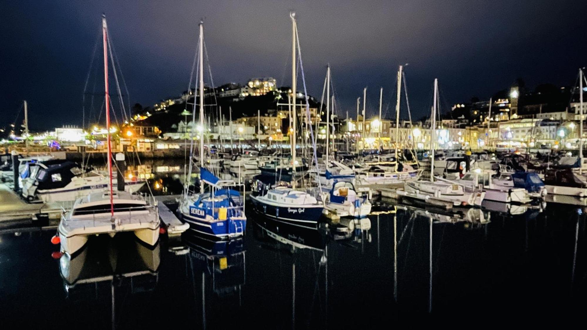 The Moorings - Stylish Duplex Apartment On Torquay Harbourside Экстерьер фото
